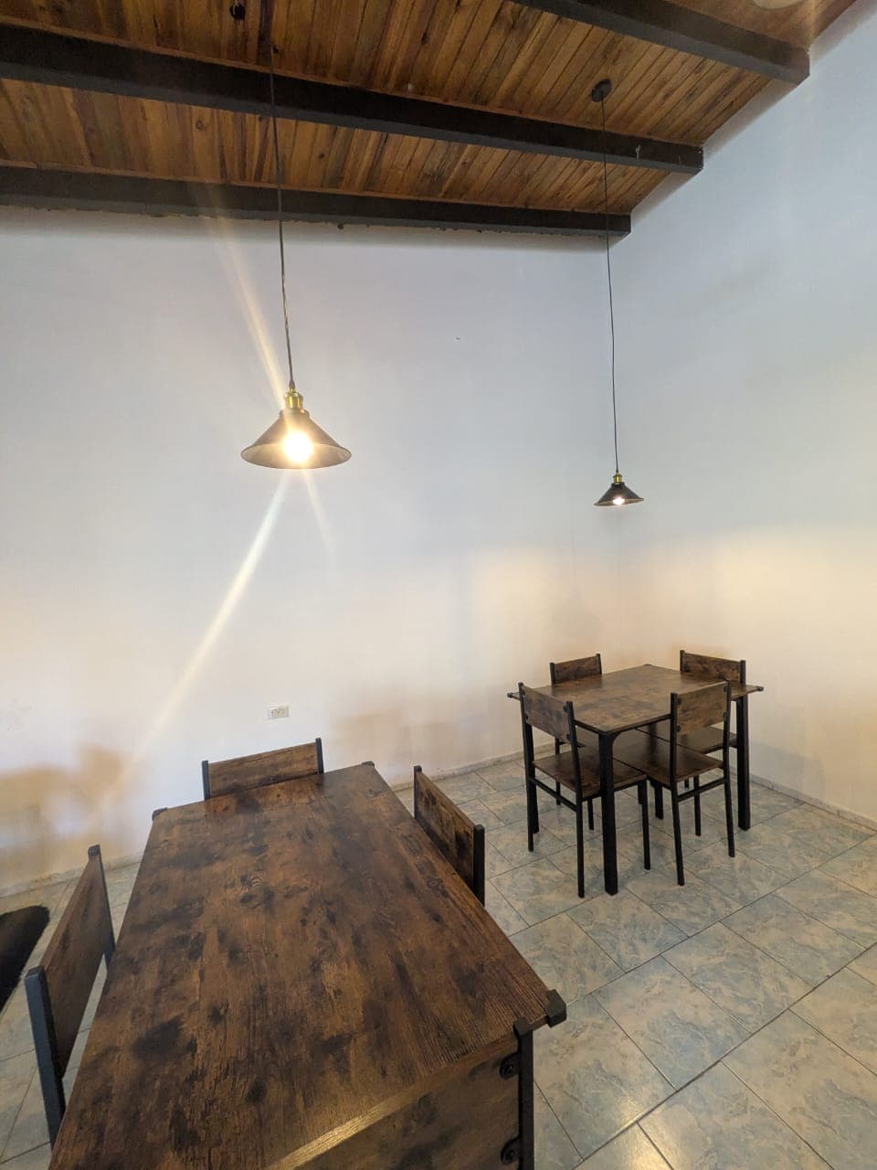 Comedor de El Quinto Sabor con techo de madera