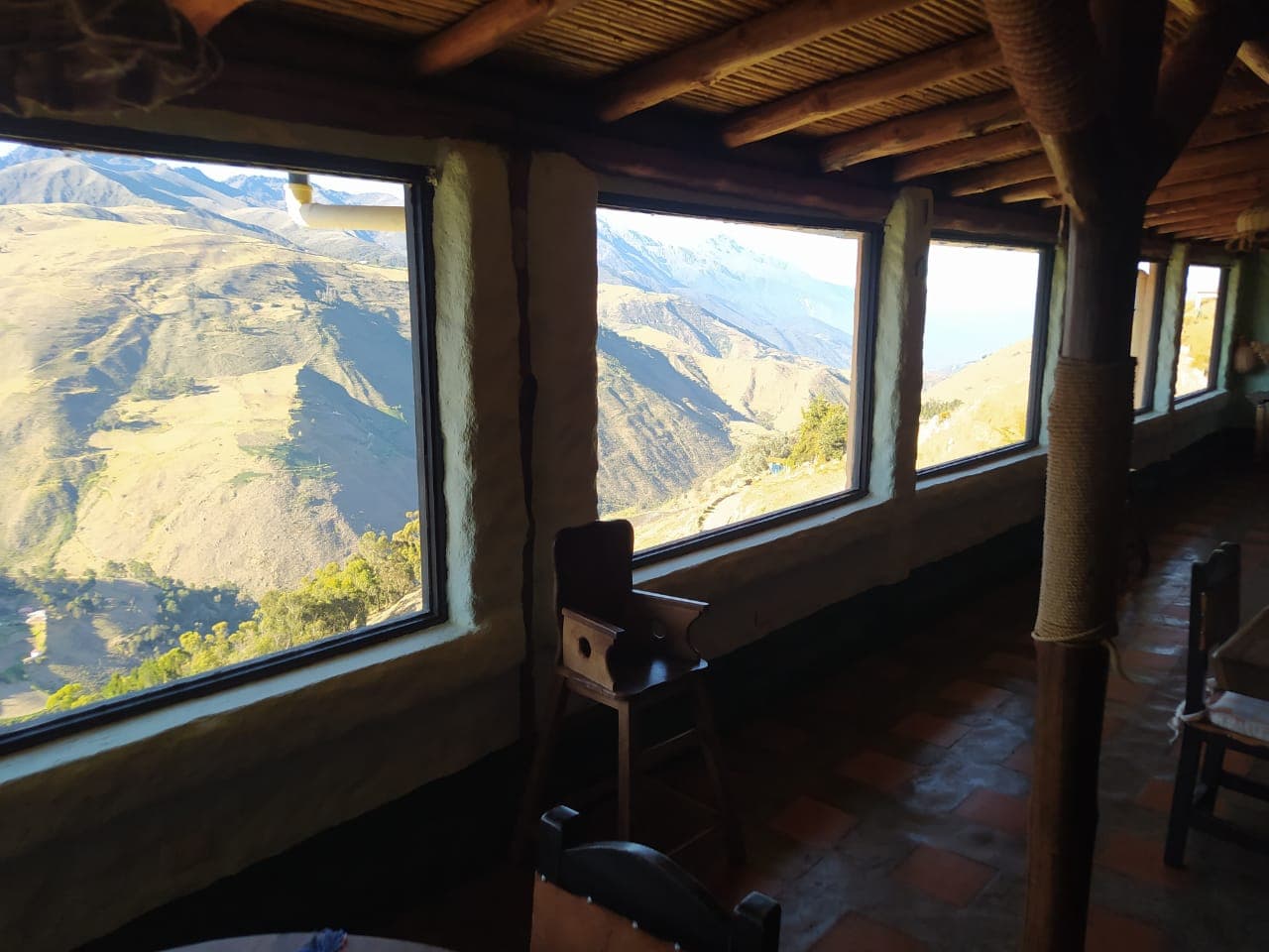 Panoramic viewing lounge