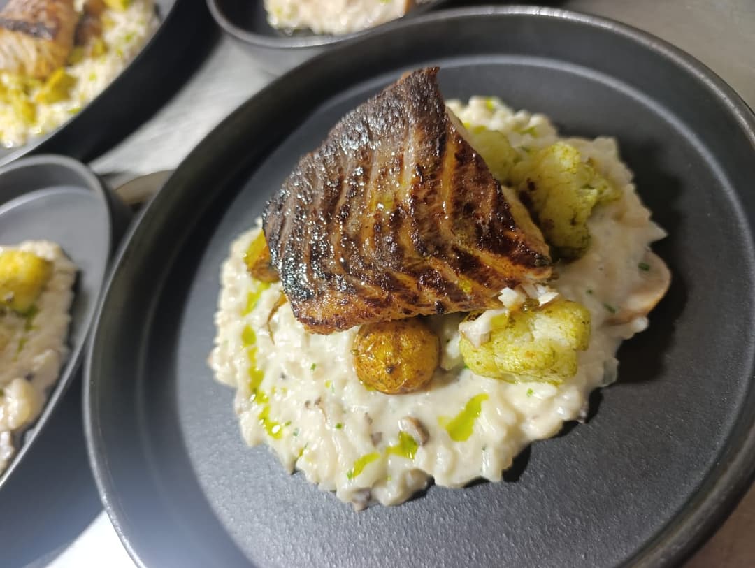 Risotto de hongos con pescado sellado