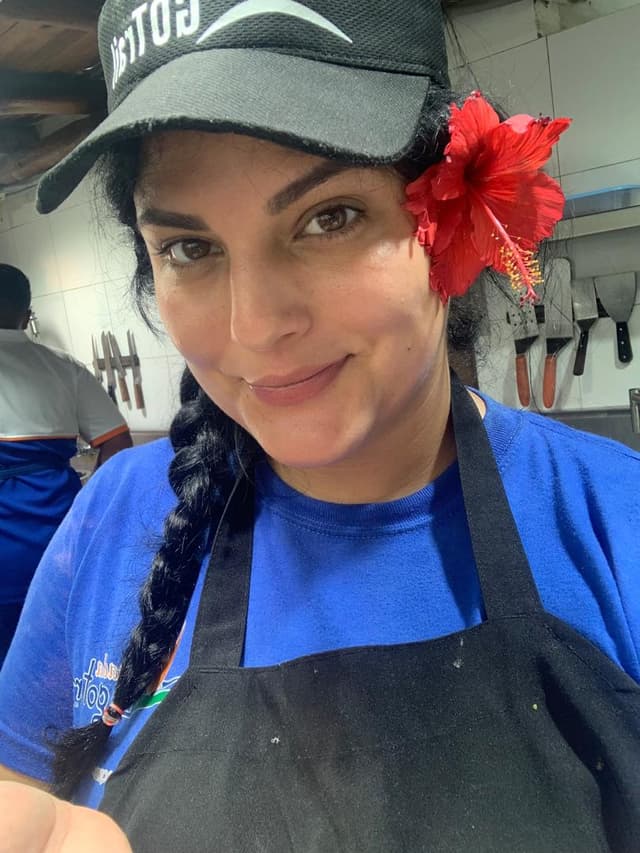 Indira en la cocina